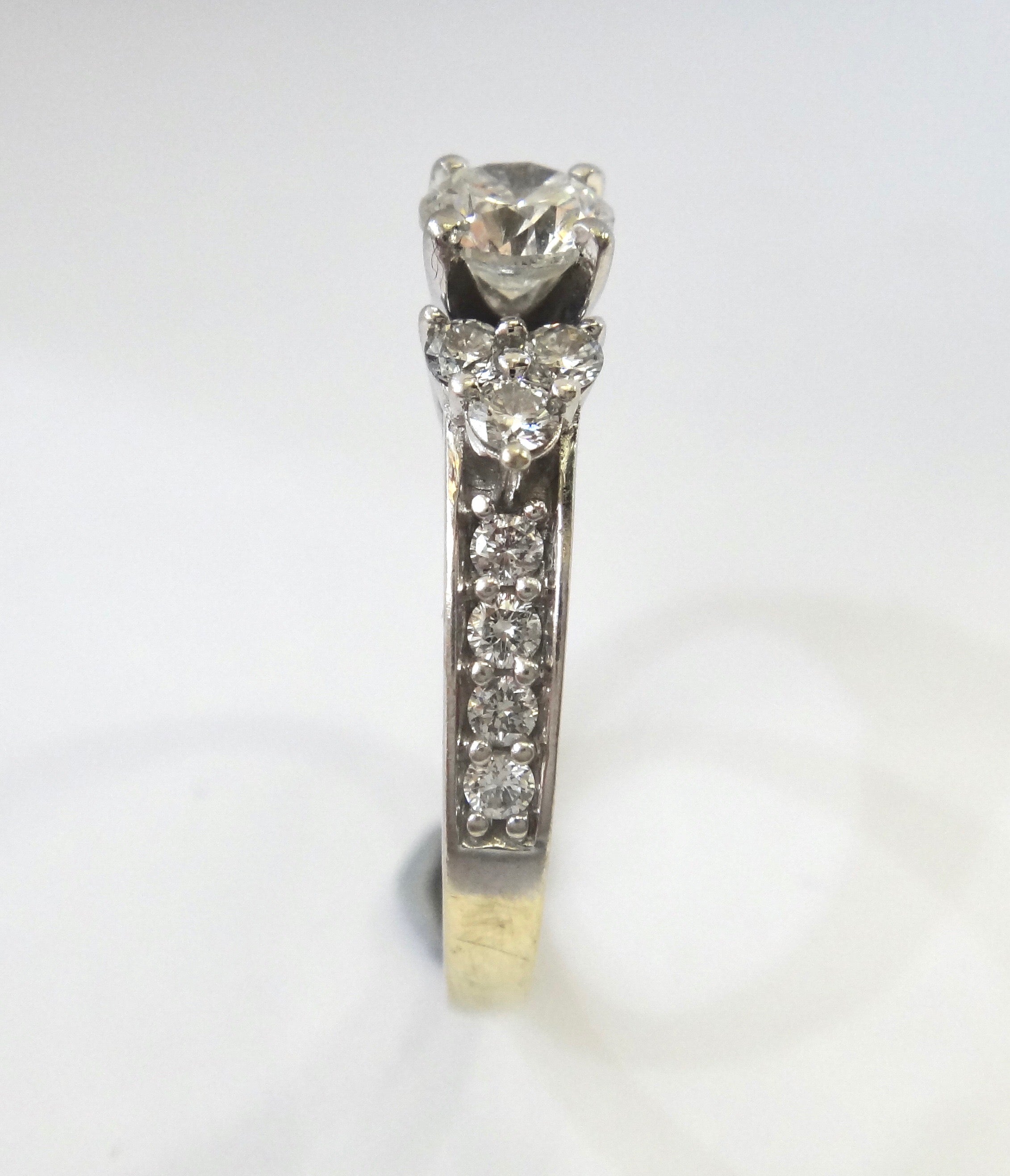 18CT GOLD & Multi Brilliant Cut DIAMOND Ring VAL $5,480