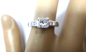 18CT White GOLD & Princess Cut DIAMOND Ring