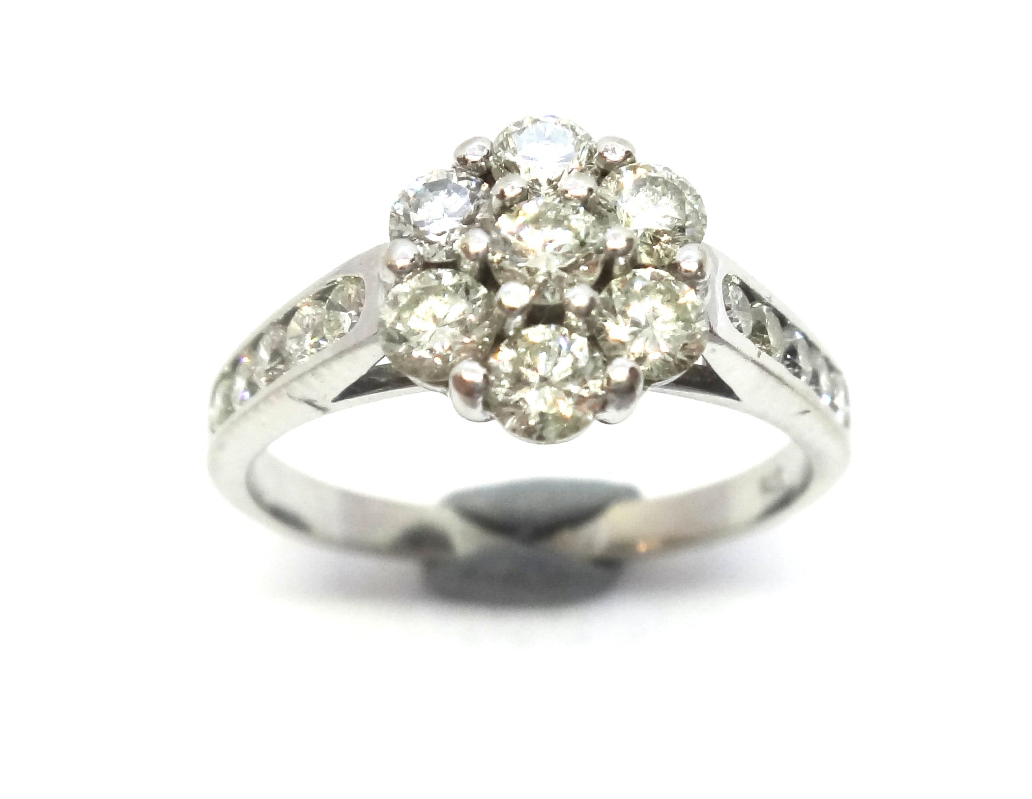 9ct White Gold & DIAMOND Daisy Ring