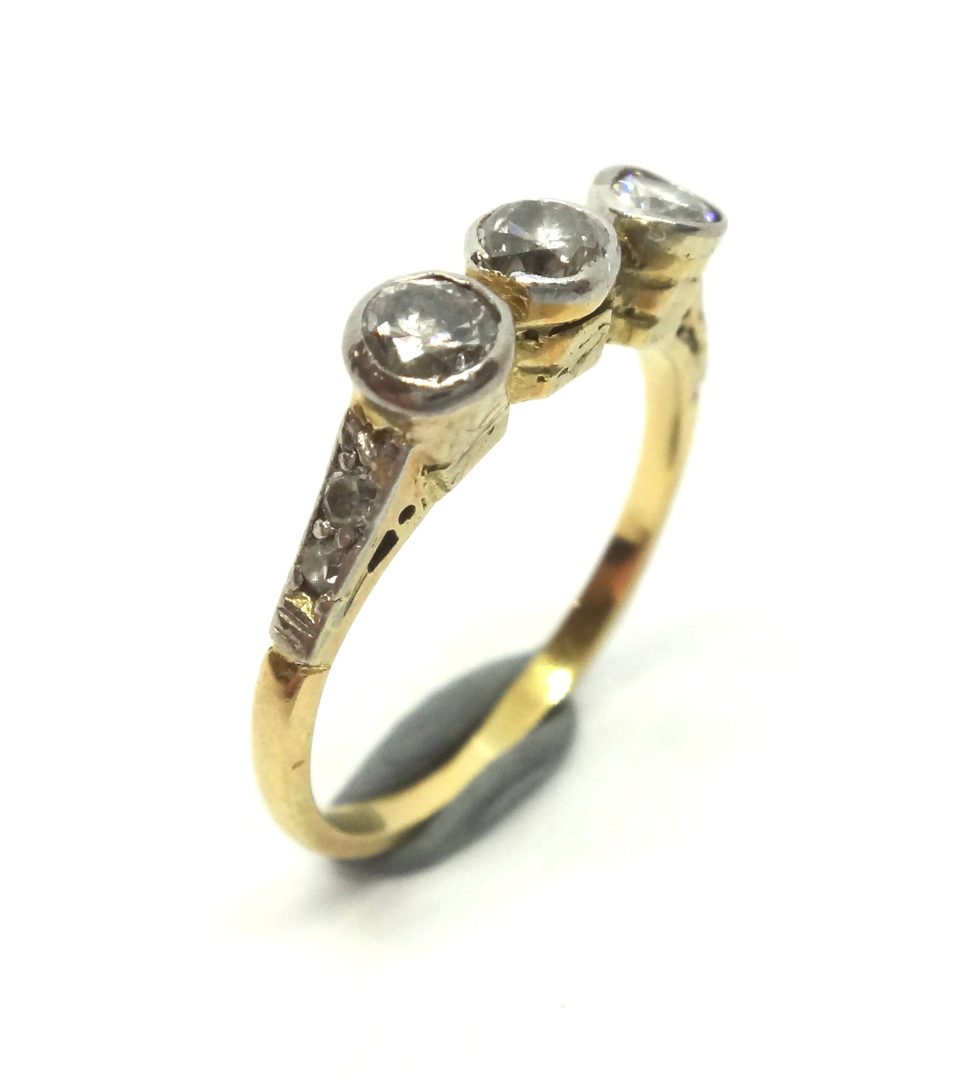 ANTIQUE 18ct Yellow GOLD & Diamond 3 Stone Ring c.1900