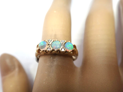 ANTIQUE 9ct Gold & 3 Stone Opal Ring c.1910