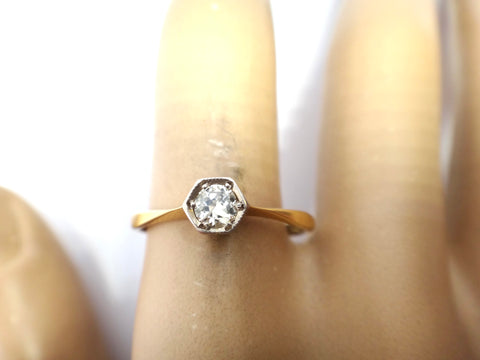 ANTIQUE 18ct Gold & Hexagonal Set Diamond Ring c.1940