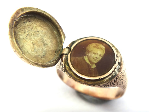 ANTIQUE 9ct Rose Gold Signet/Locket Ring c.1880