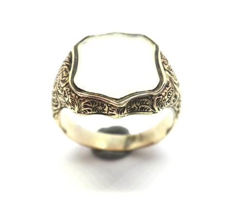 ANTIQUE 9ct Gold & White Chalcedony Shield Shaped Signet Ring c.1880