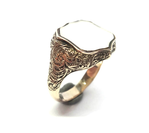 ANTIQUE 9ct Gold & White Chalcedony Shield Shaped Signet Ring c.1880