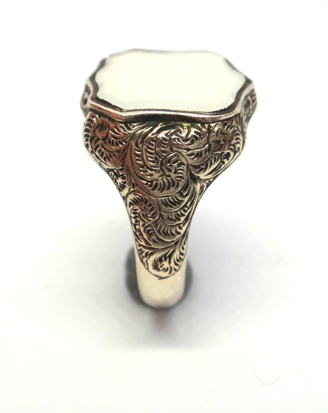 ANTIQUE 9ct Gold & White Chalcedony Shield Shaped Signet Ring c.1880