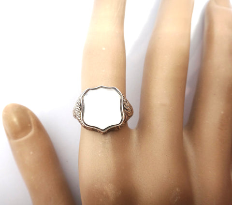 ANTIQUE 9ct Gold & White Chalcedony Shield Shaped Signet Ring c.1880