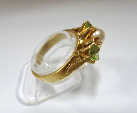 18CT GOLD, Pearl & Peridot Ring