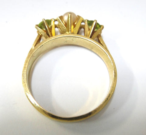 18CT GOLD, Pearl & Peridot Ring