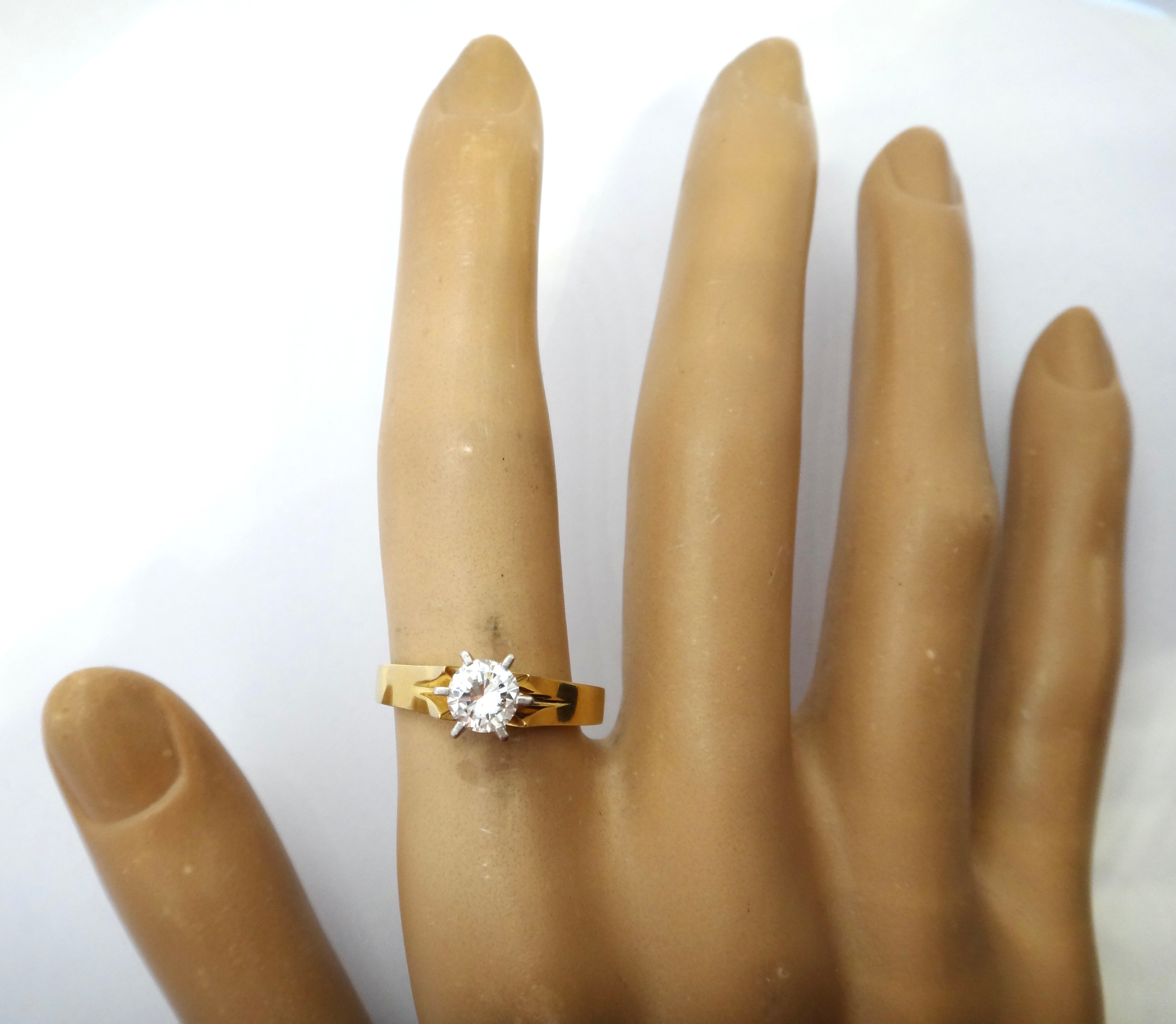 18CT Yellow GOLD & RBC Diamond Solitaire Ring VAL $4,900