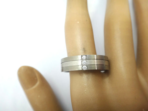 Mens 9ct White Gold, TITANIUM & Diamond Ring