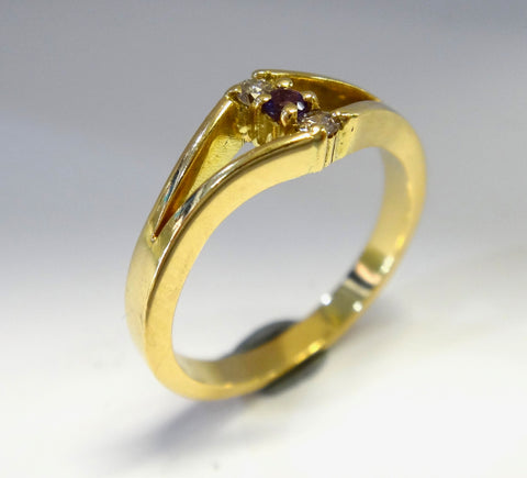 18CT Yellow Gold, Diamond & Amethyst Ring