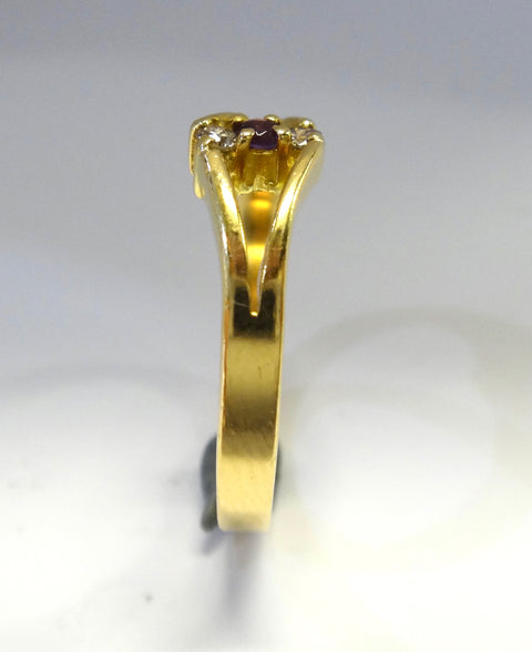 18CT Yellow Gold, Diamond & Amethyst Ring