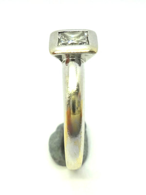 18ct White GOLD & Princess Cut Diamond Ring