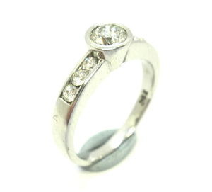 18ct White Gold & Collet Set RBC Diamond Ring