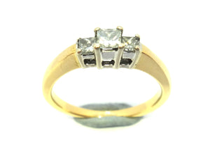 18ct Yellow GOLD & 3 Stone Princess Cut DIAMOND Ring