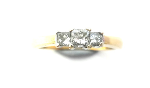 18ct Yellow GOLD & 3 Stone Princess Cut DIAMOND Ring