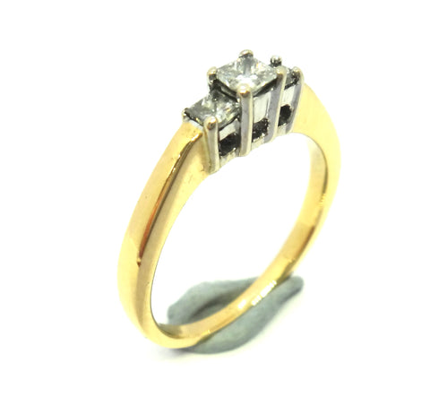 18ct Yellow GOLD & 3 Stone Princess Cut DIAMOND Ring