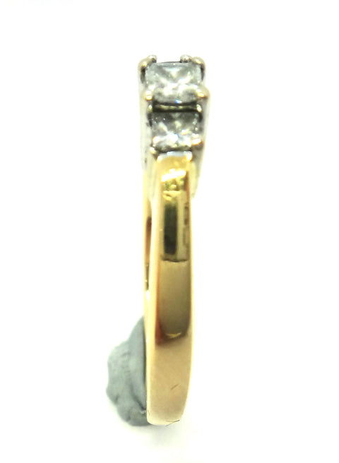 18ct Yellow GOLD & 3 Stone Princess Cut DIAMOND Ring