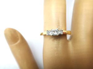 18ct Yellow GOLD & 3 Stone Princess Cut DIAMOND Ring