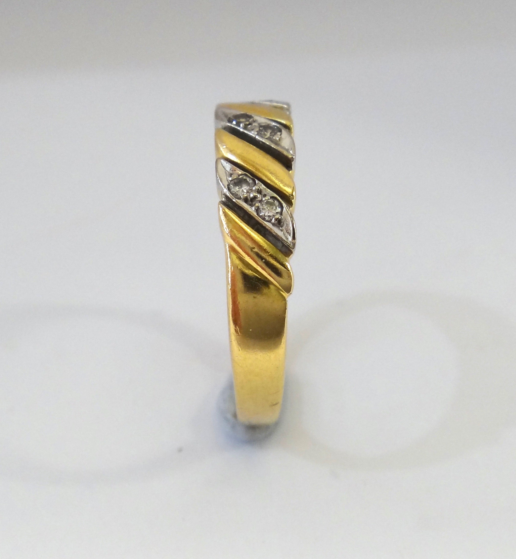 18CT Gold & Diamond Striped Ring