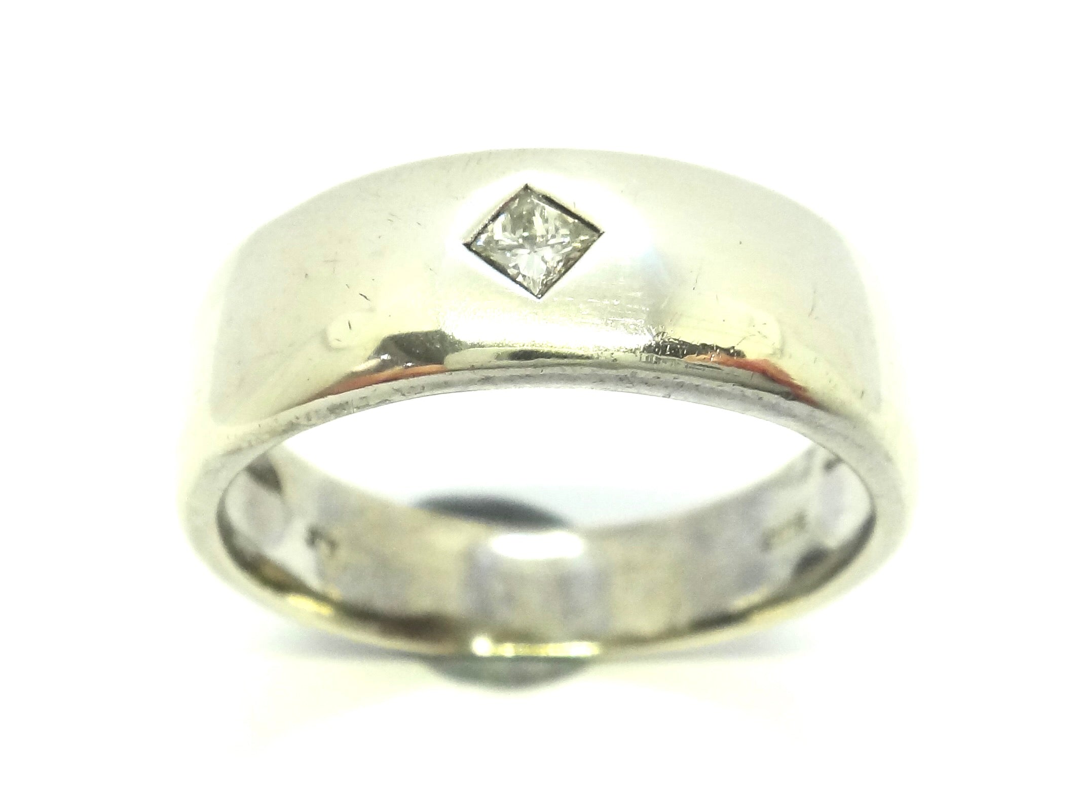 9ct White GOLD & Princess Cut Diamond Band Ring
