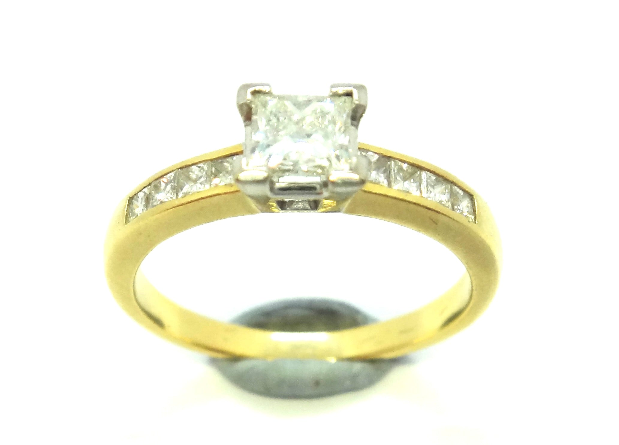 18ct Yellow GOLD & Princess Cut Diamond Ring