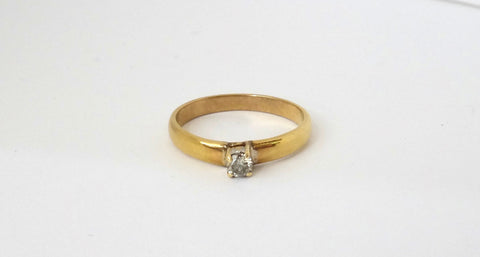 14CT Yellow GOLD & Diamond Solitaire Ring