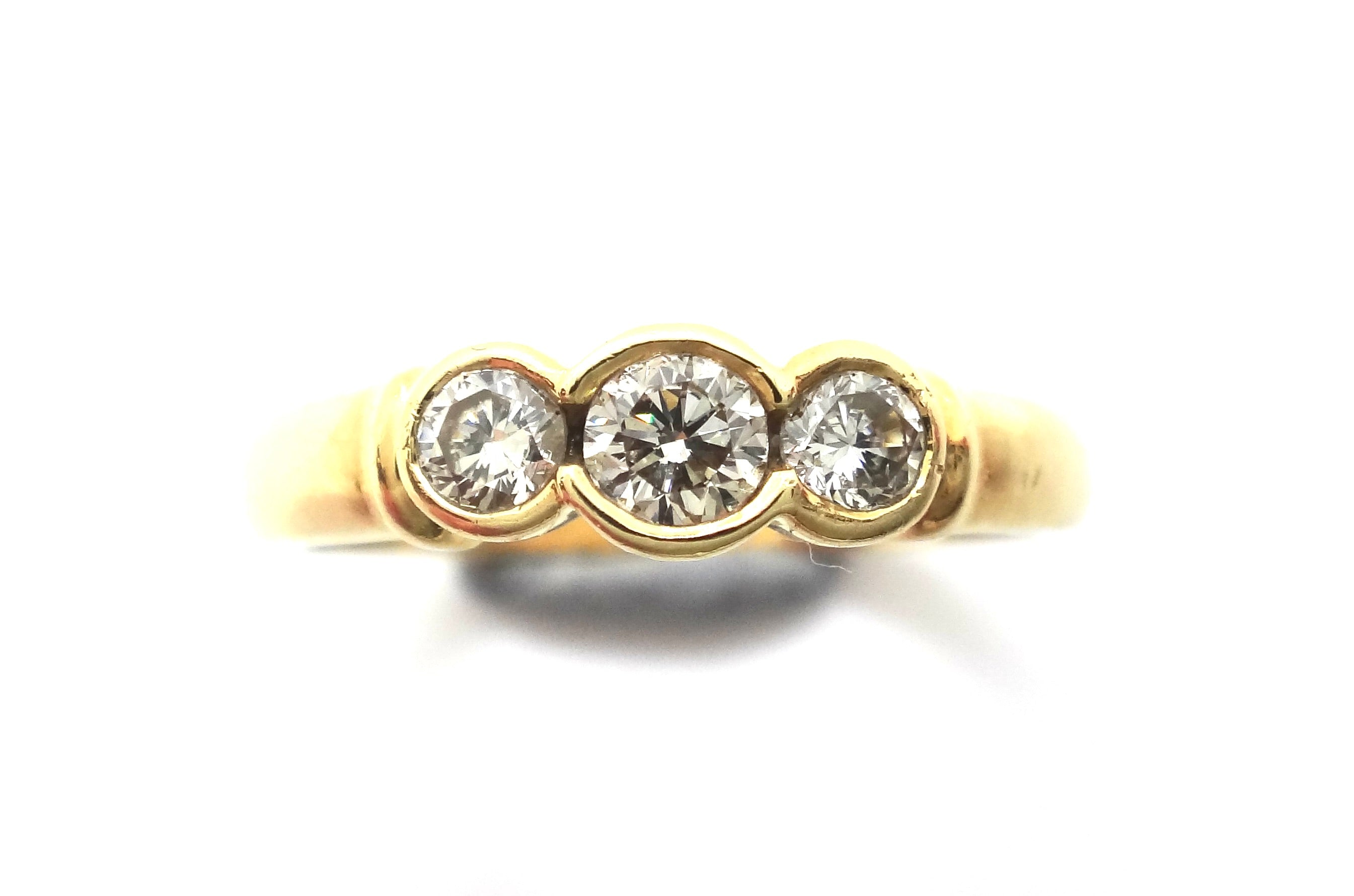 18ct Yellow GOLD & 3 Stone Diamond Ring