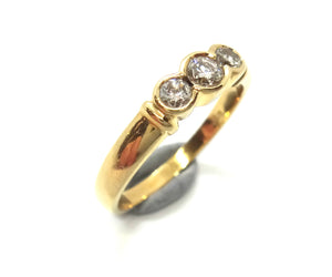 18ct Yellow GOLD & 3 Stone Diamond Ring