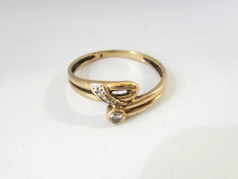 9CT GOLD & Brilliant Cut Diamond Ring