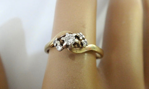 9CT Yellow GOLD & DIAMOND Ring