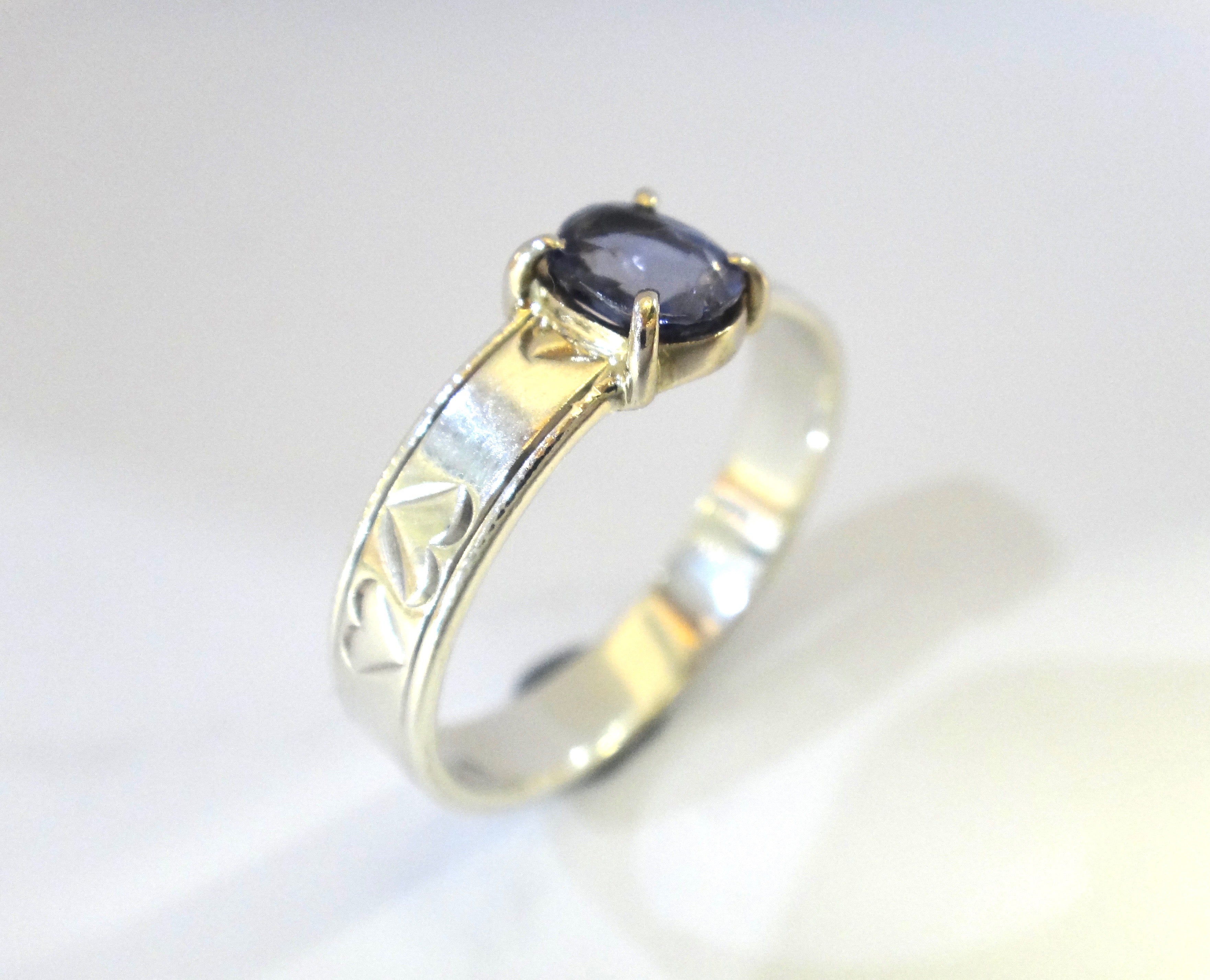 18CT White GOLD & Tanzanite Ring