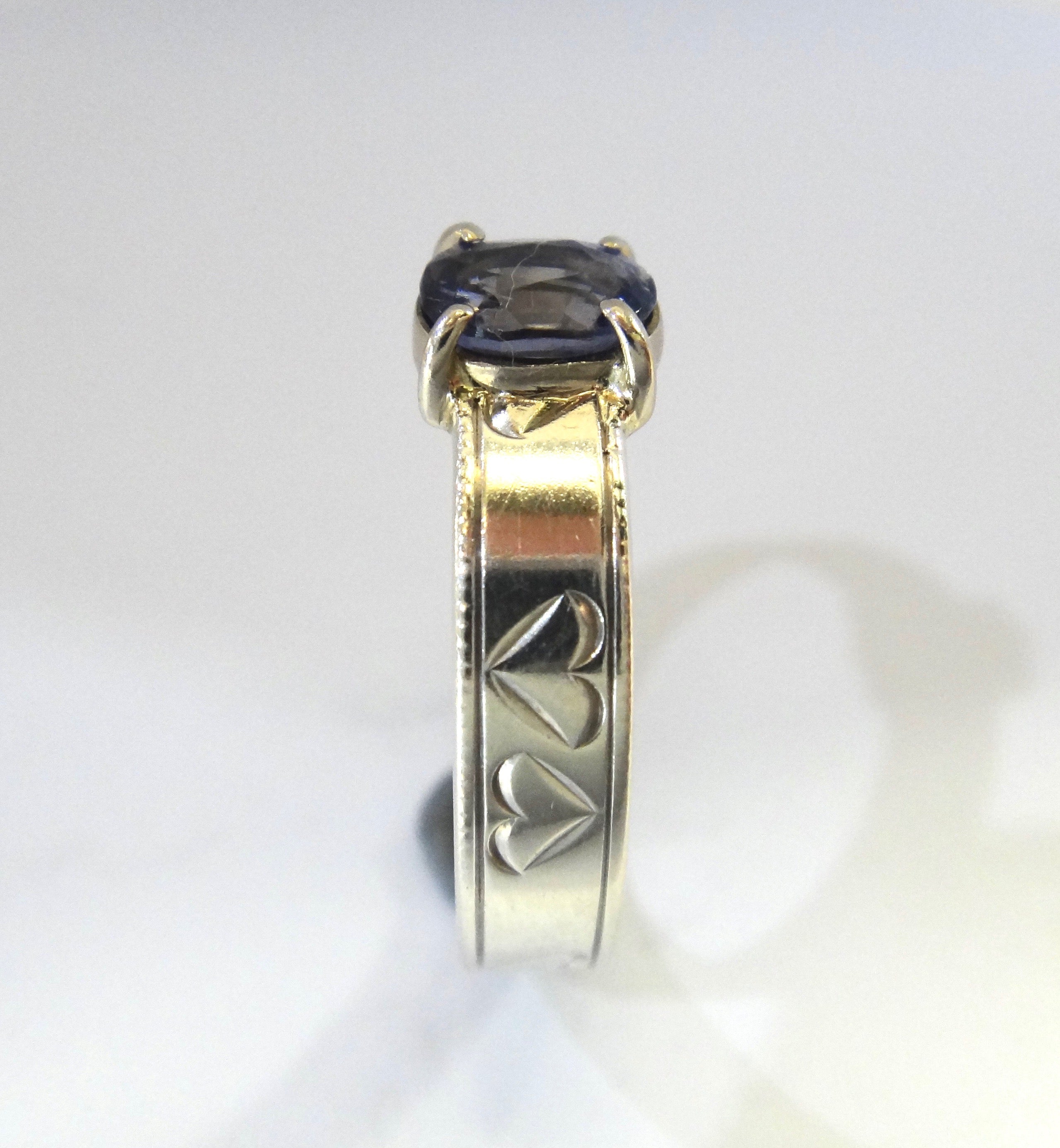 18CT White GOLD & Tanzanite Ring