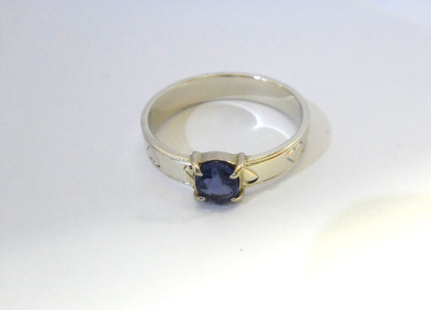 18CT White GOLD & Tanzanite Ring