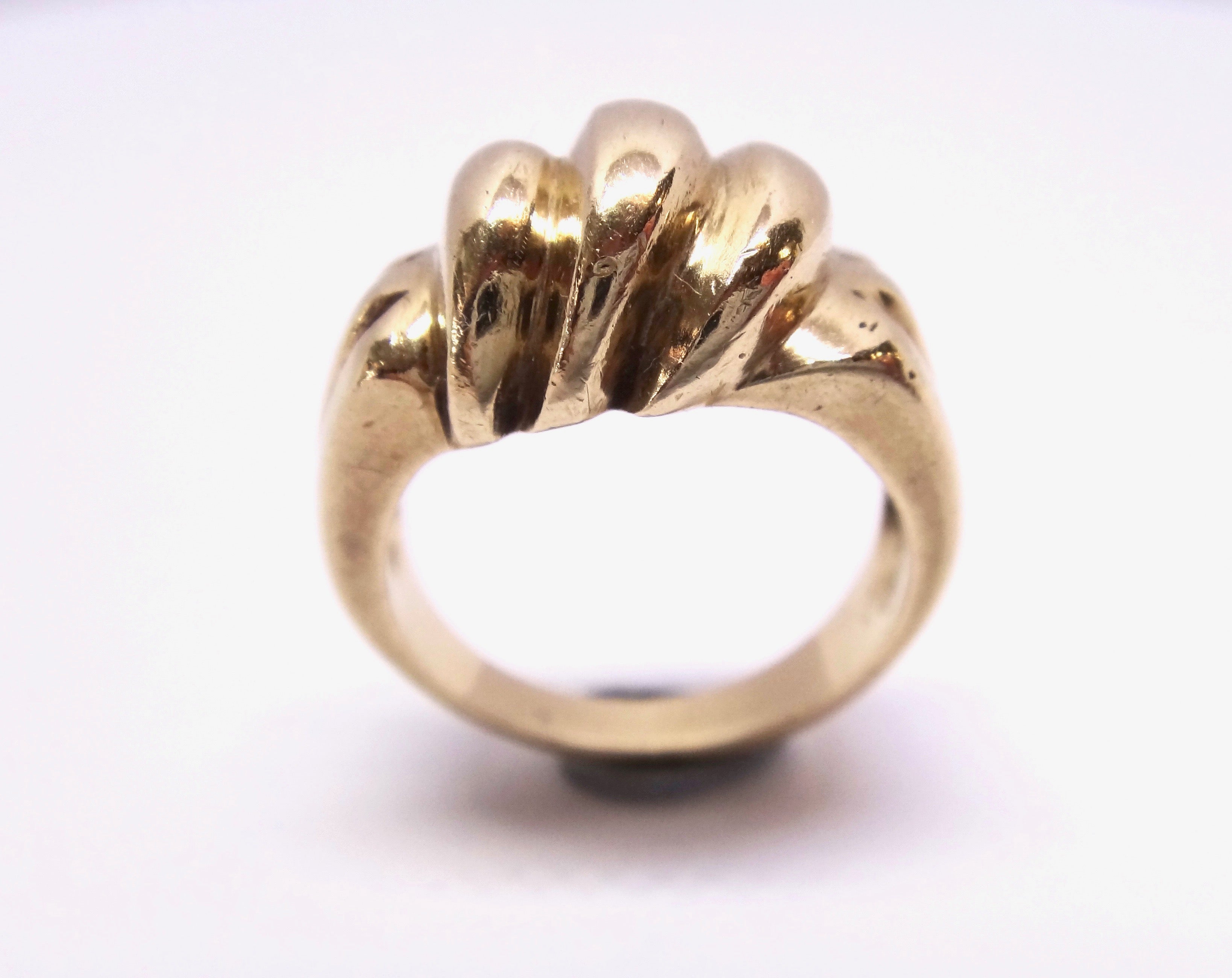 Heavy 9CT Yellow GOLD Swirl Patterned Ring
