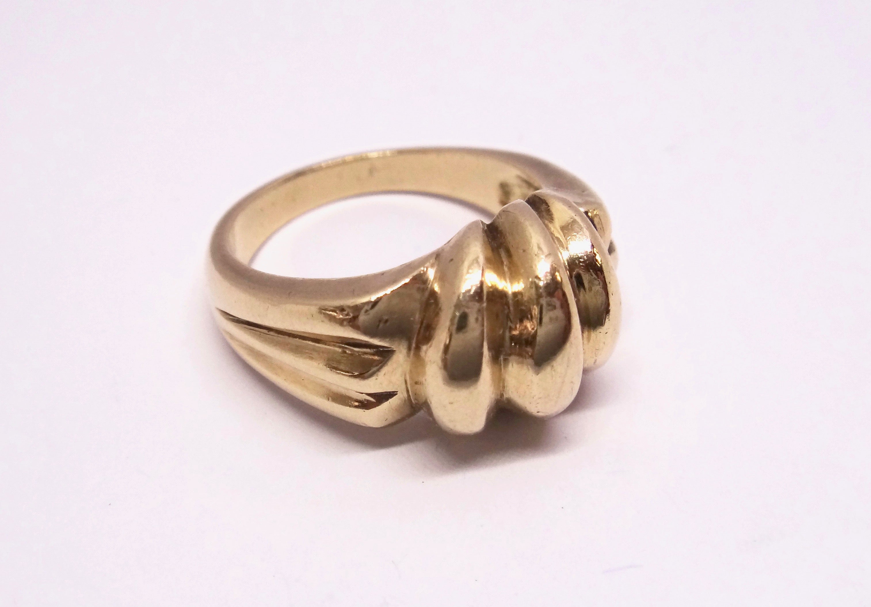 Heavy 9CT Yellow GOLD Swirl Patterned Ring
