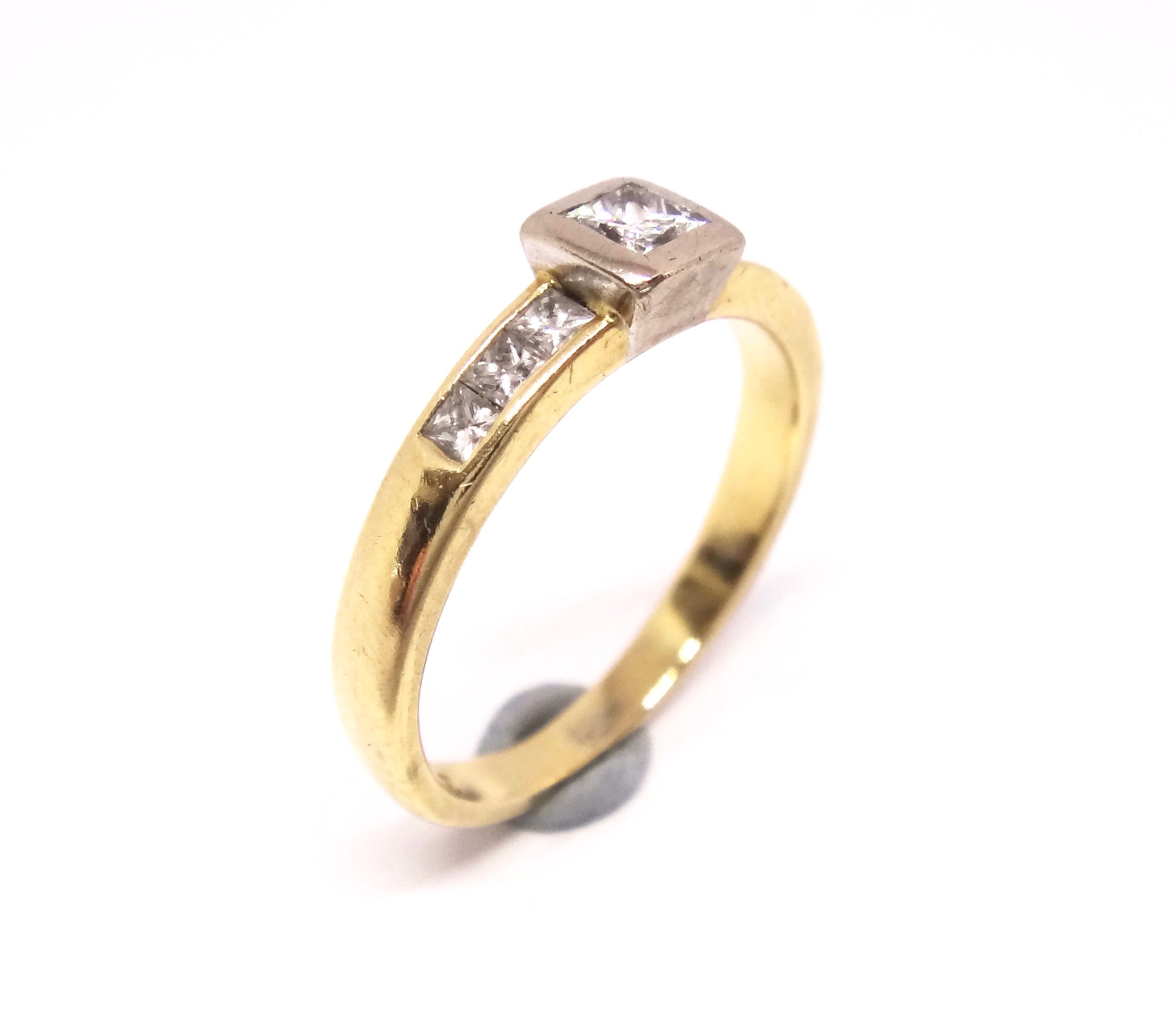 18CT Yellow GOLD & Multi Princess Cut DIAMOND Ring