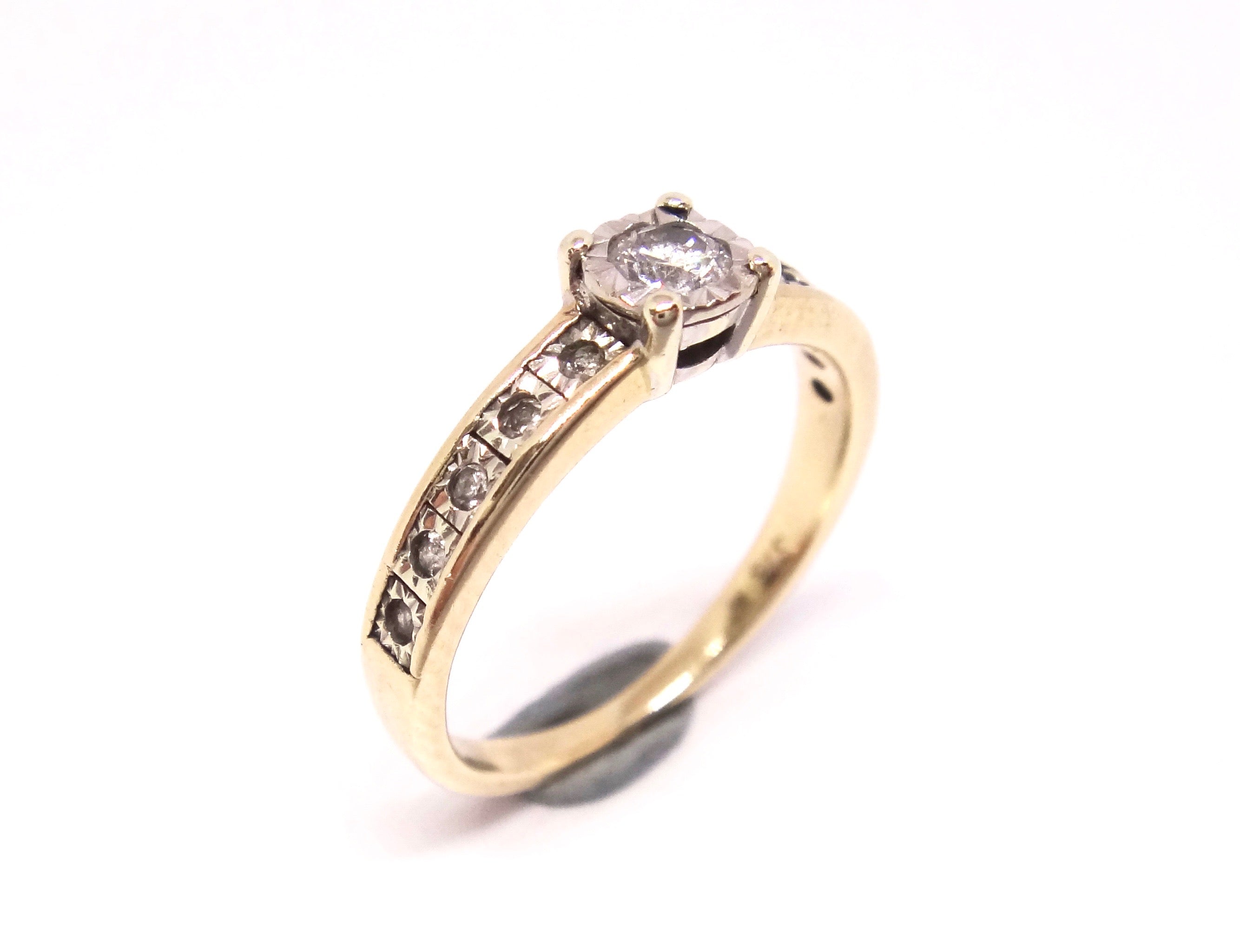 9CT Yellow GOLD & Multi Brilliant Cut DIAMOND Ring