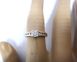 9CT Yellow GOLD & Multi Brilliant Cut DIAMOND Ring