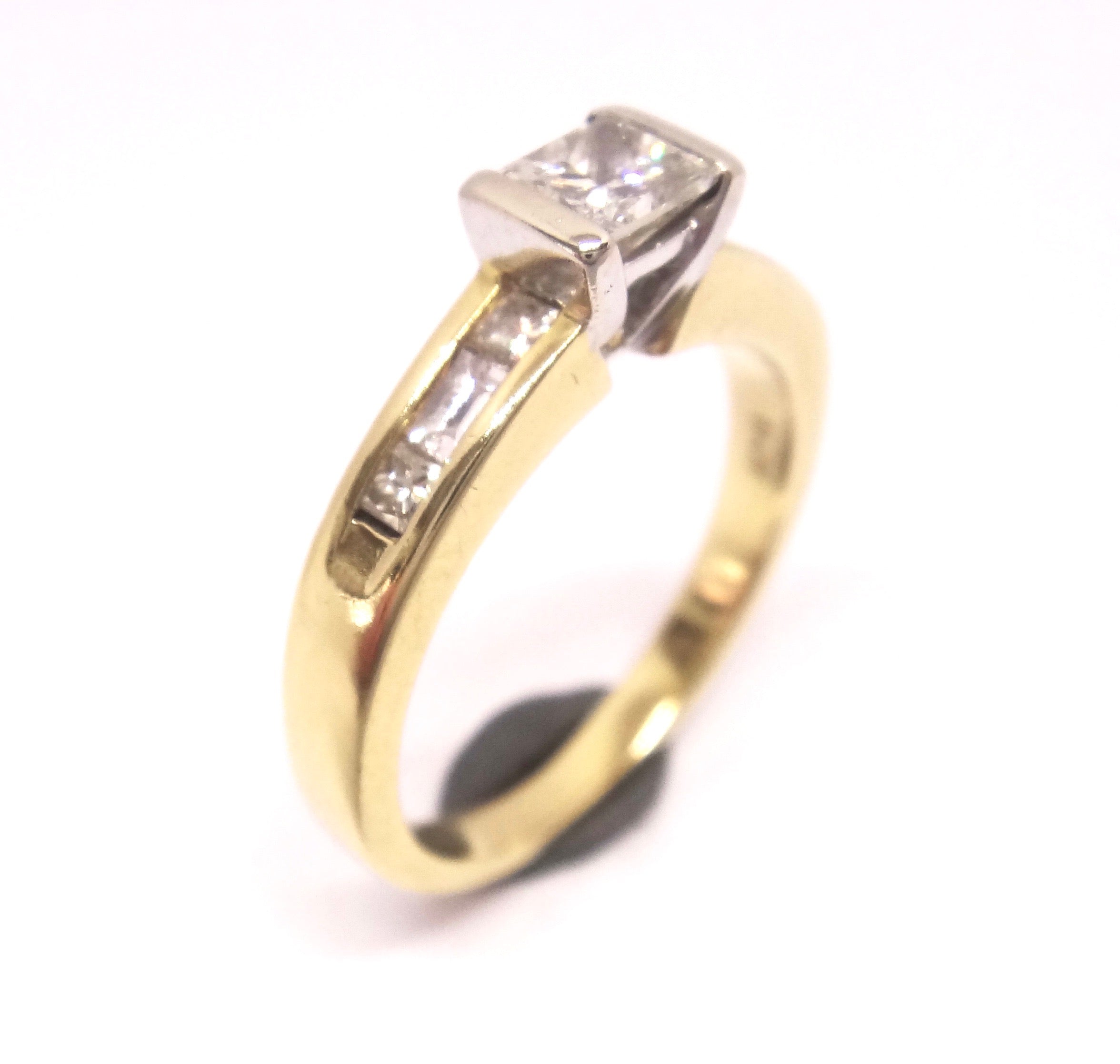 18CT Yellow GOLD. Princess & Baguette Cut DIAMOND Ring