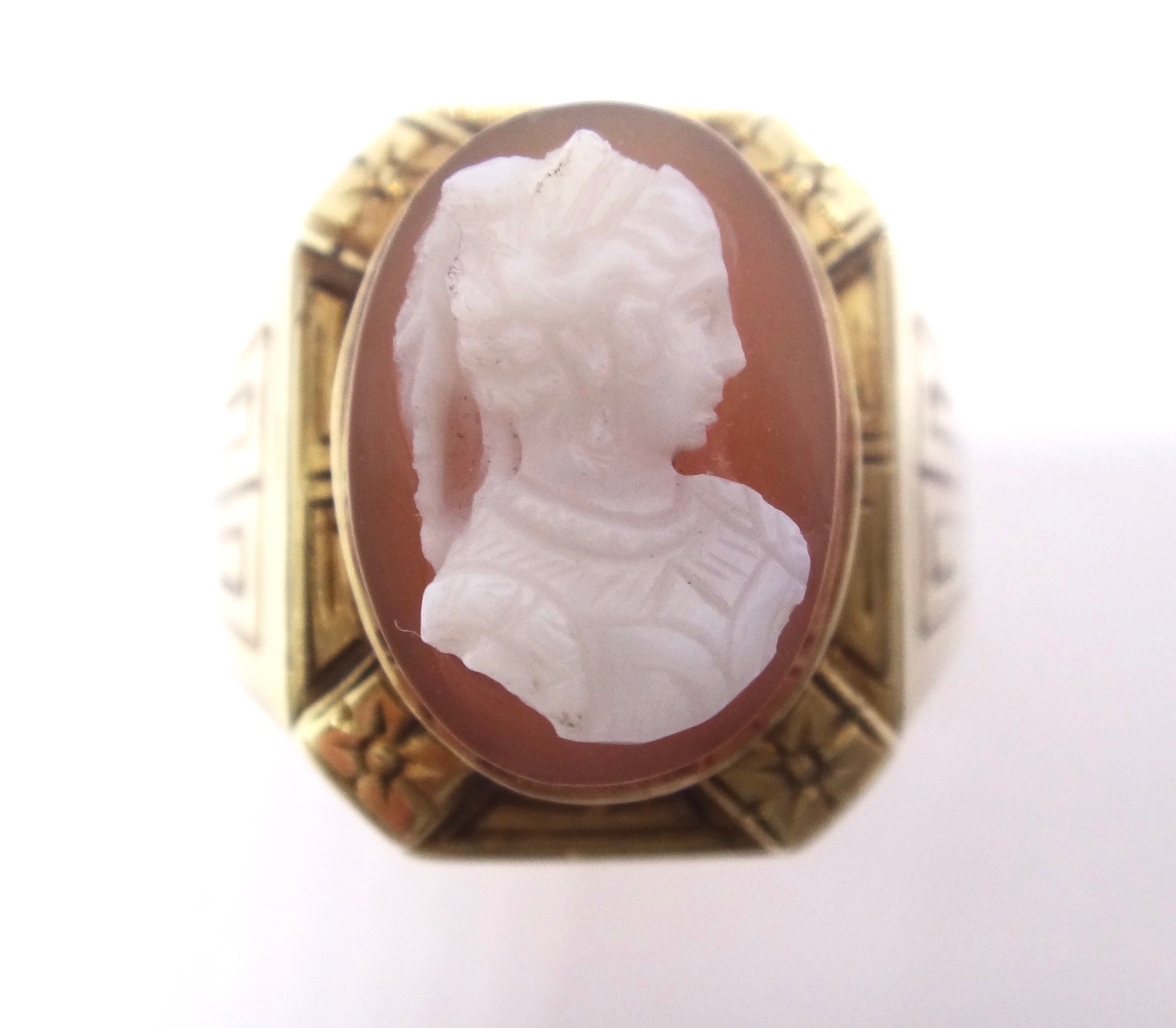 Vintage 14CT Yellow GOLD & Hard Stone Cameo Ring