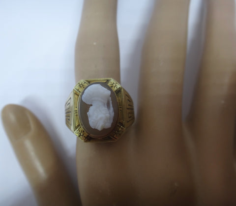 Vintage 14CT Yellow GOLD & Hard Stone Cameo Ring