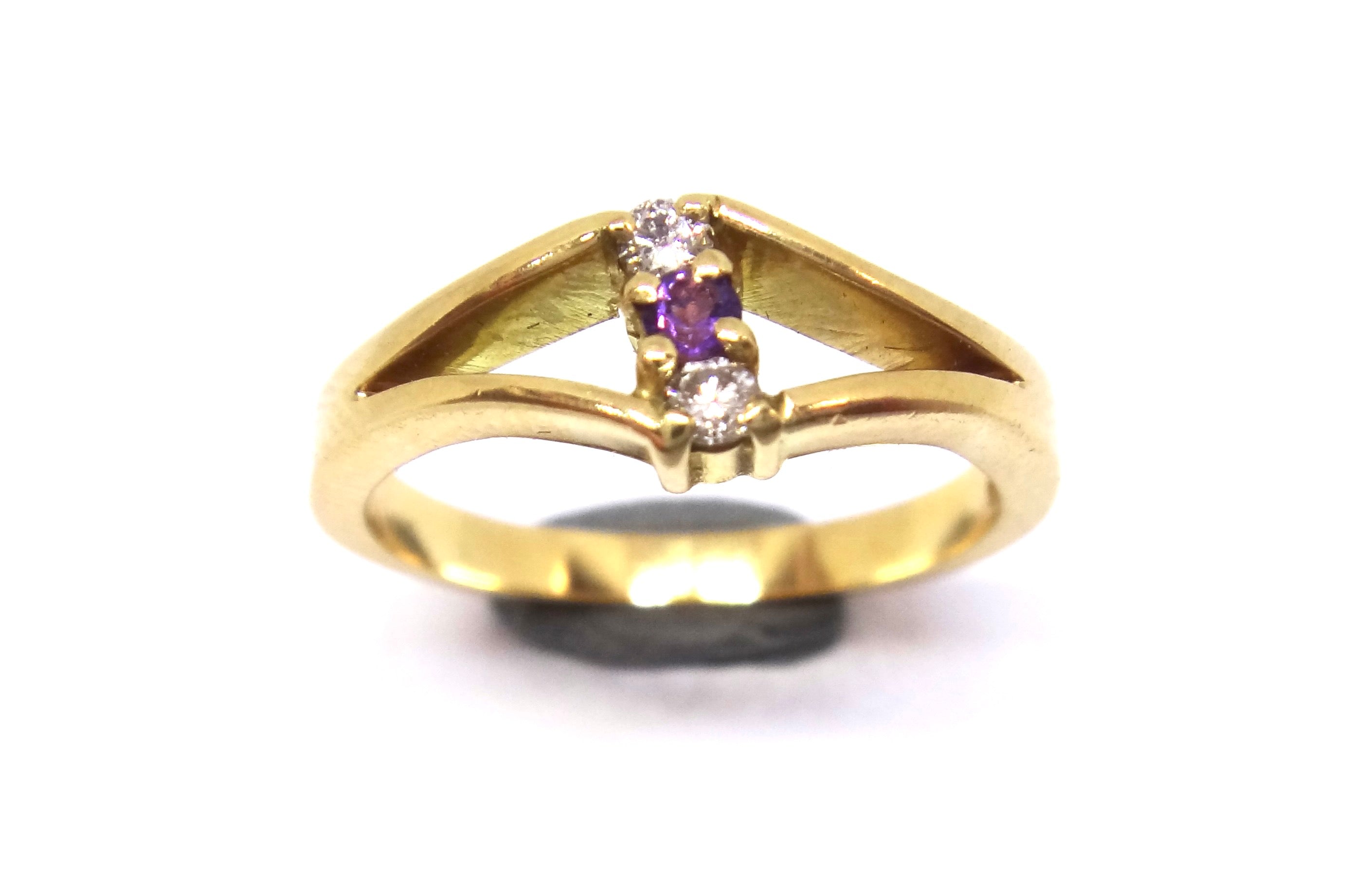 18CT Yellow Gold, Diamond & Amethyst Ring