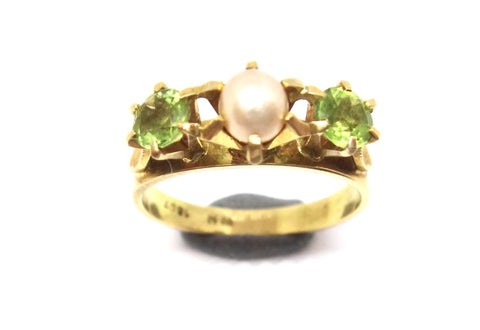 18CT GOLD, Pearl & Peridot Ring