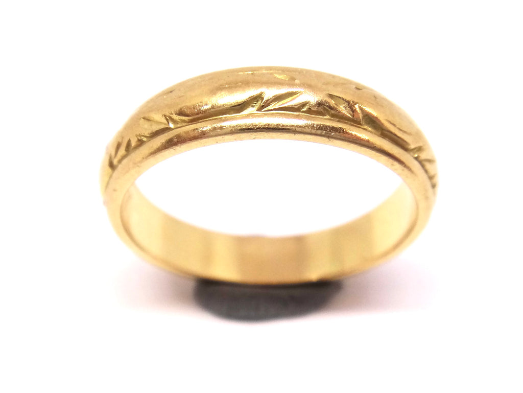 18Ct Yellow Gold Engraved Wedding Band Ring