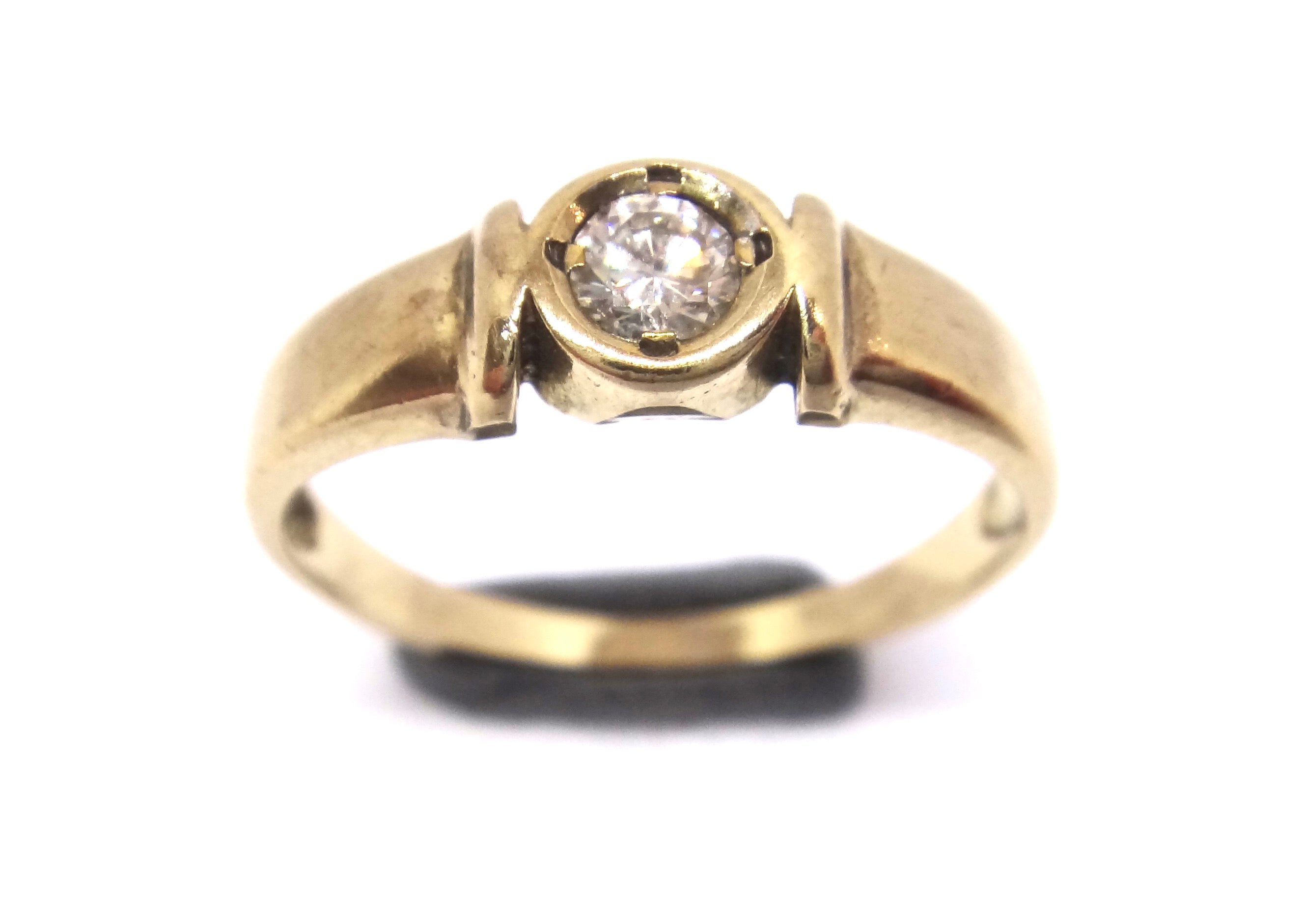 18CT GOLD & Collet Set Solitaire Diamond Ring