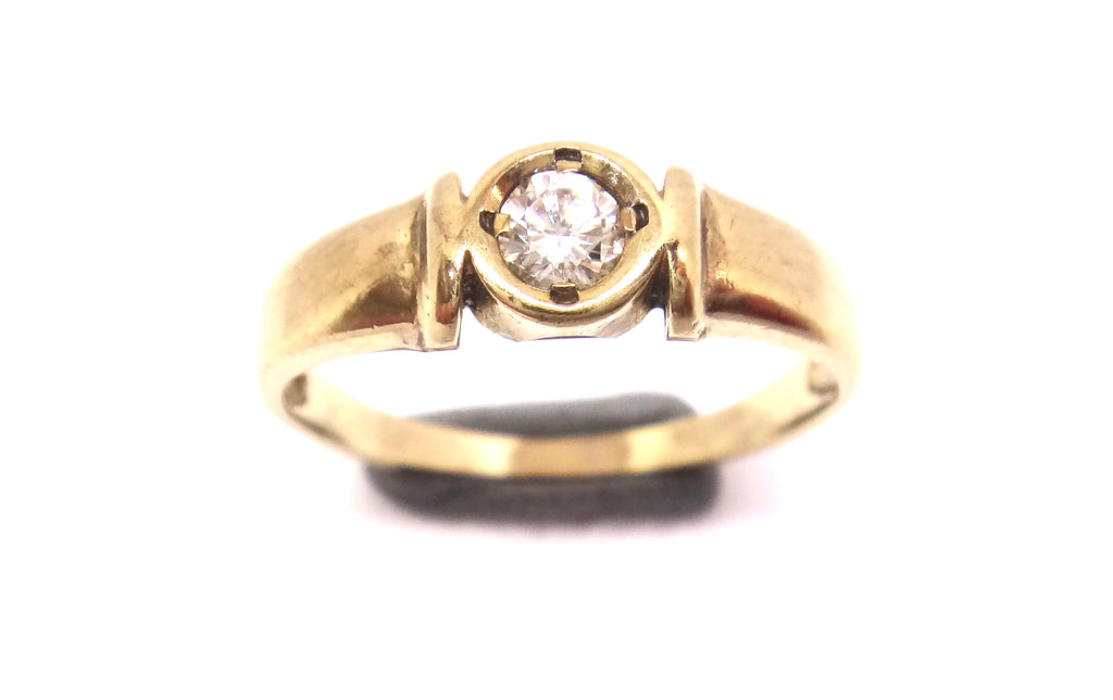 18CT GOLD & Collet Set Solitaire Diamond Ring