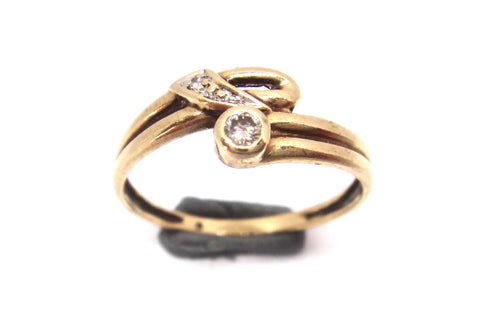 9CT GOLD & Brilliant Cut Diamond Ring