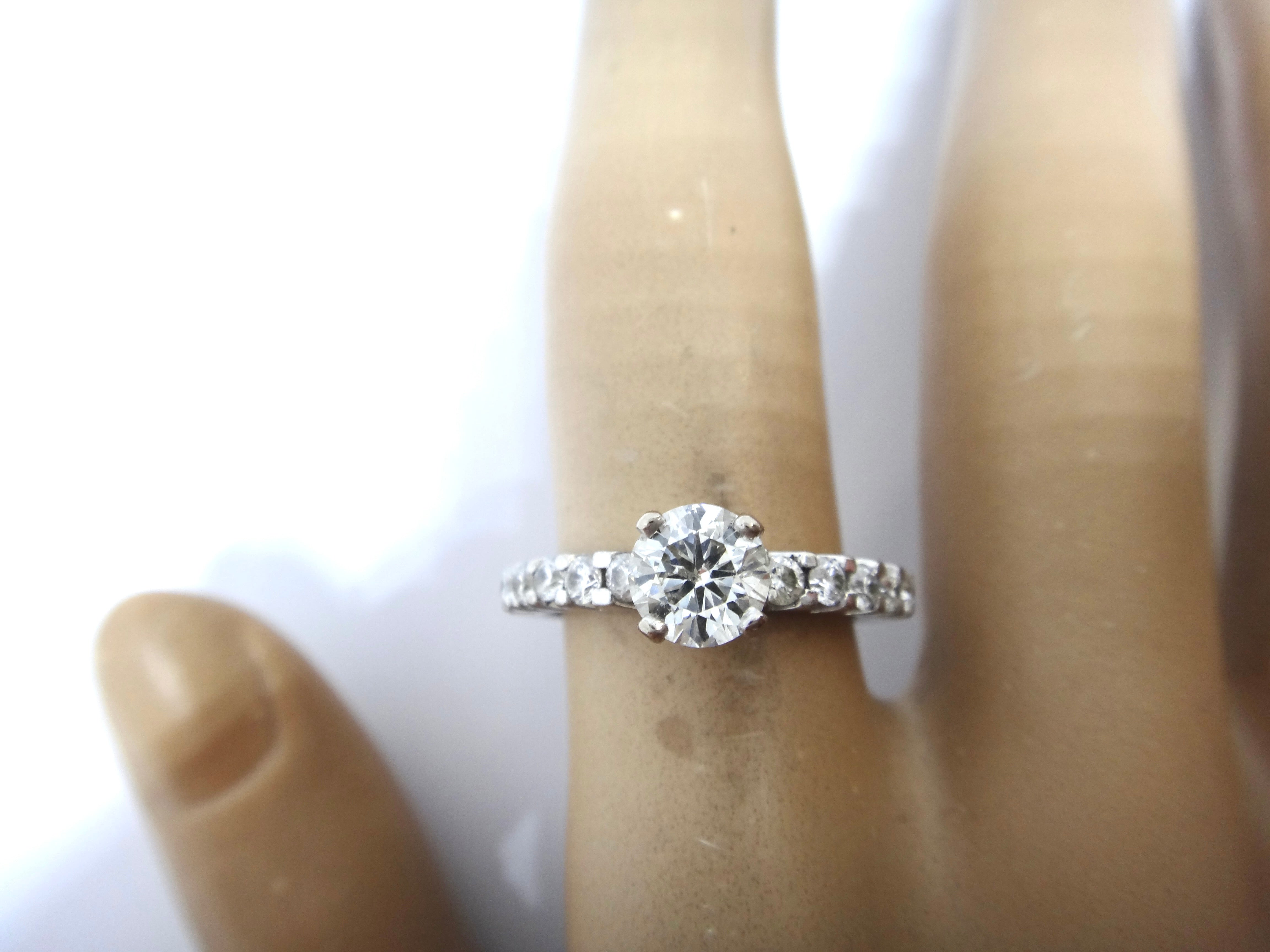 18CT White GOLD, & Brilliant Cut DIAMOND Ring VAL $6,850